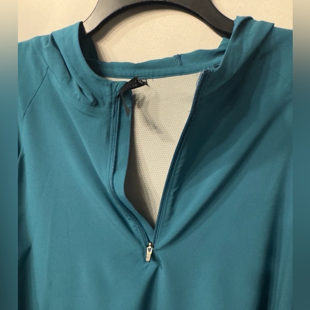 Realtree Womenβs Pullover Jacket for Fishing 1/4 Zip Lightweight in Blue Coral M